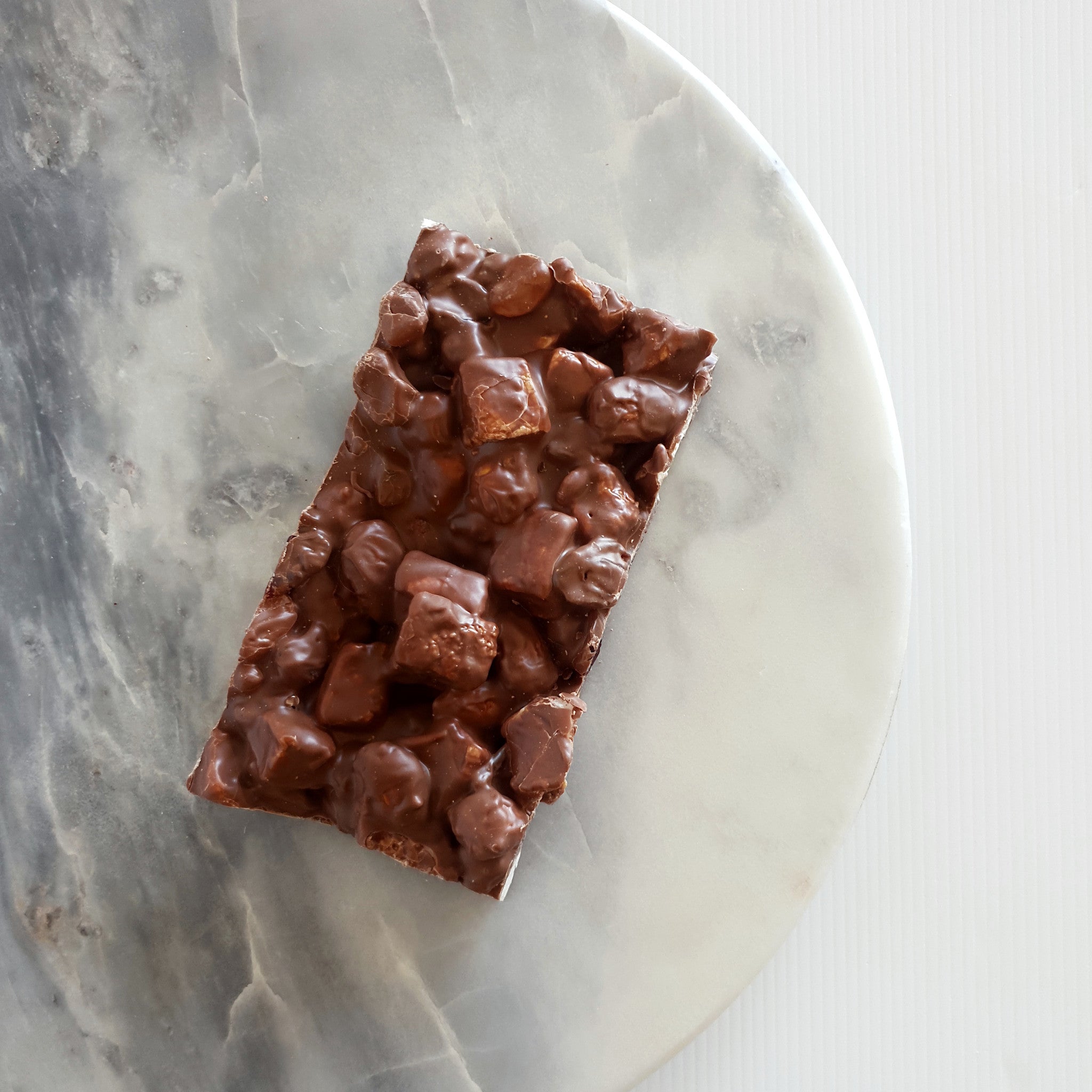 Handmade rocky road made with Callebaut Belgian couverture chocolate. Contains vanilla marshmallow, caramelised almonds, pistachio and hazelnut, Turkish delight pieces and dried cranberries. Made on the south coast of NSW in the picturesque town of Milton by Woodstock Chocolate Co.